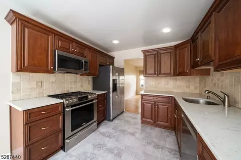 134 Butternut Dr, Wayne, NJ 07470 photo 4