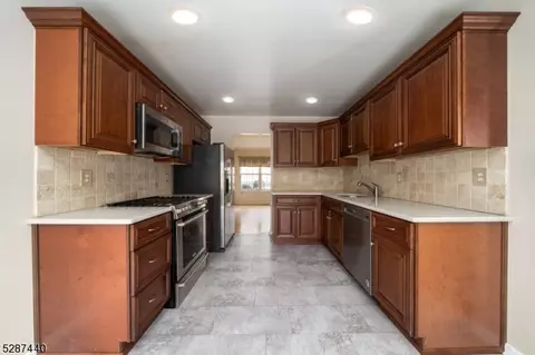 134 Butternut Dr, Wayne, NJ 07470 photo 3
