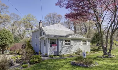 11 Freeman Ln, Denville, NJ 07834