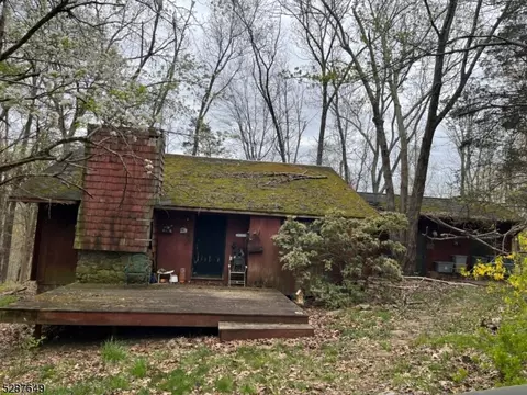 6 Briar Patch Rd, Andover Twp, NJ 07860