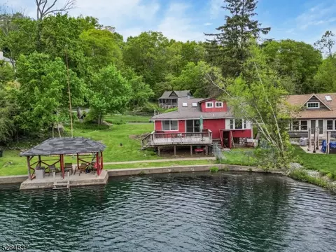 6 Upsala Path, West Milford, NJ 07480