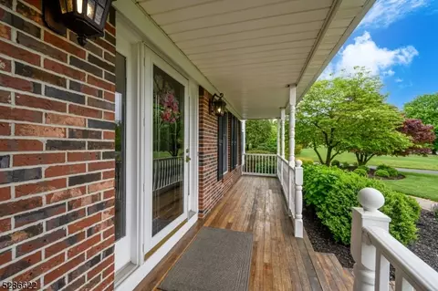 16 Dehoff Dr, Flemington, NJ 08822 photo 3