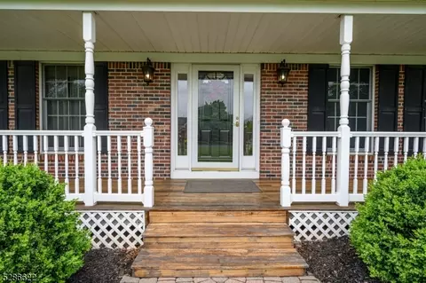 16 Dehoff Dr, Flemington, NJ 08822 photo 2