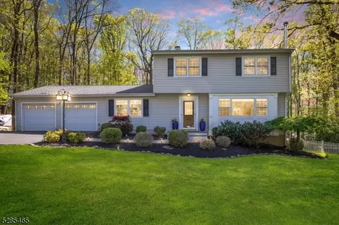 87 Fawnridge Dr, Washington Twp, NJ 07853