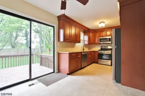 78 Pheasant Run, Edison, NJ 08820 photo 12