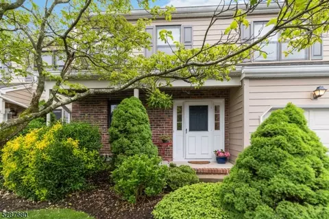 121 Sunrise Dr, Gillette, NJ 07933