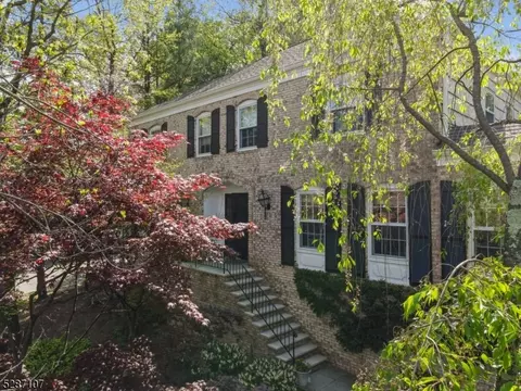 37 Lisa Dr, Chatham Twp, NJ 07928