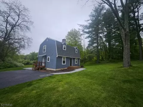 4 Roslyn Rd, Branchville, NJ 07826