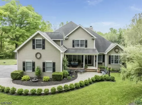 8 Winding Way, Belvidere, NJ 07823