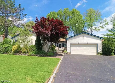 25 Timberhill Dr, East Hanover, NJ 07936