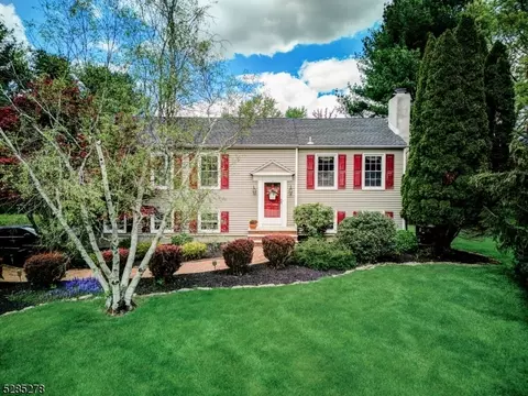 10 Harvest Ct, Clinton, NJ 08809