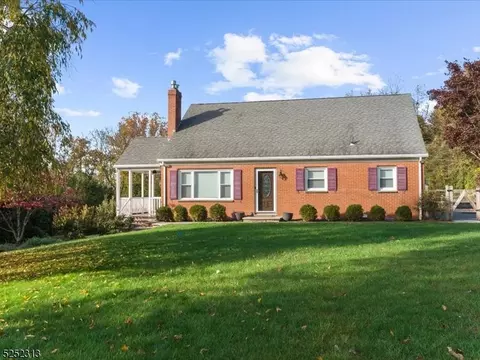 11 Belvidere Ave, Clinton, NJ 08809