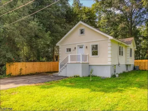 206 Garnet Ave, Mount Laurel Twp, NJ 08054