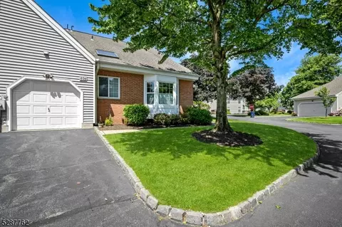 204 Zeppi Ln, West Orange, NJ 07052