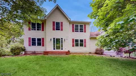 4 Fawn Dr, Liberty, NJ 07838