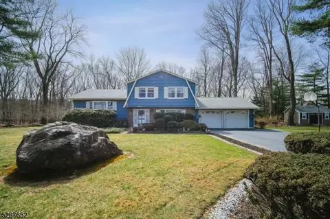 11 Grover St, Roxbury Twp, NJ 07876