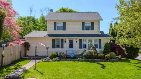 8 Bell St, Stanhope, NJ 07874
