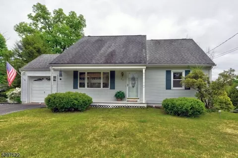 23 Matthews Ter, Bloomingdale, NJ 07403