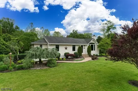 29 Onka Dr, Hillsborough, NJ 08844