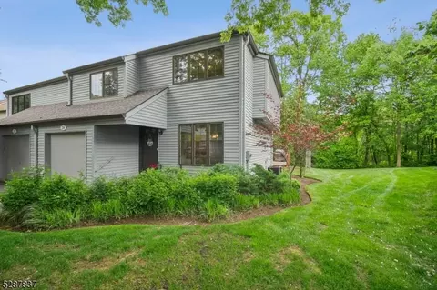 24 Stonegate Dr, Roseland, NJ 07068