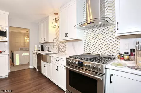 532 Spencer Dr, Wyckoff, NJ 07481
