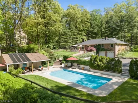 7 Forest Dr, Warren, NJ 07059