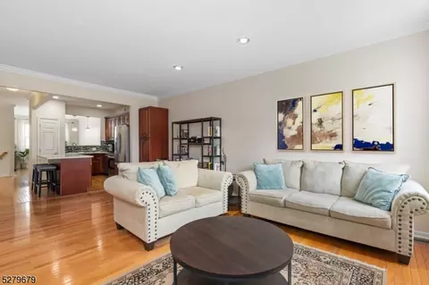 402 Manchester Dr #4073, Nutley, NJ 07110