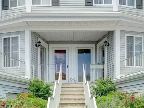 212 Riveredge Dr, Chatham Twp, NJ 07928