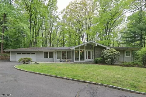 14 Loriann Rd, Warren, NJ 07059