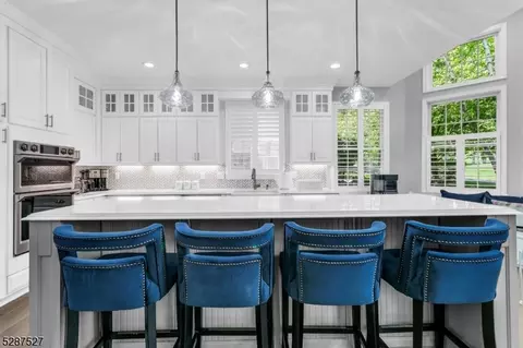 7 Witherspoon Ln, Bernards, NJ 07920