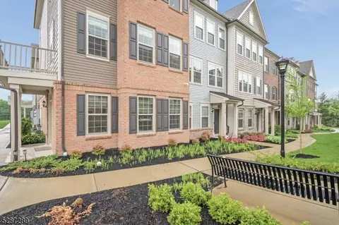 17 Haralson Ct, Livingston, NJ 07039