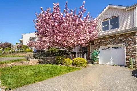 11 Summerhill Dr, Morris Plains, NJ 07950