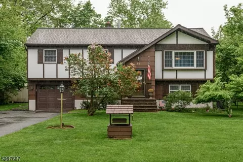 25 Sunset Dr, Green Twp, NJ 07821