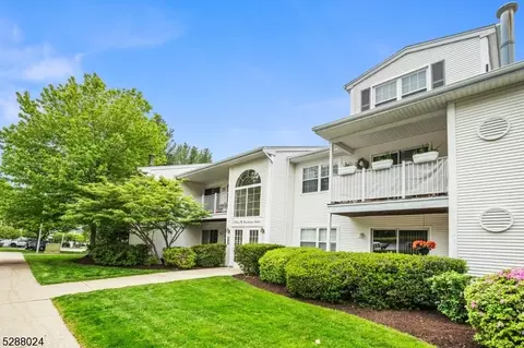 8 Crestview Ln #8, Mount Arlington, NJ 07856
