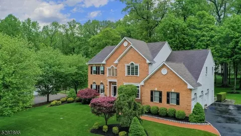 40 Angus Ln, Warren, NJ 07059