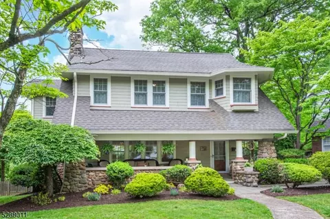 41 Hillcrest Rd, Caldwell, NJ 07006