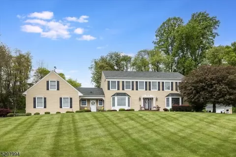 9 Chestnut Dr, Chester, NJ 07930