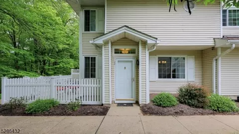 44 Encampment Dr, Bedminster, NJ 07921