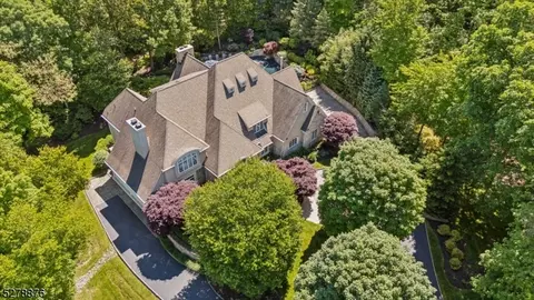 25 Knightsbridge, Watchung, NJ 07069