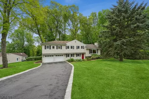 23 Sunrise Dr, Morris Plains, NJ 07950