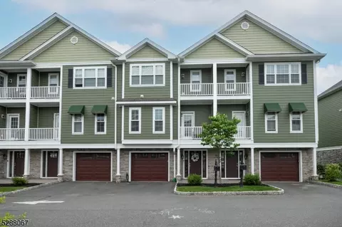 12 Chaz Way, Fairfield, NJ 07004
