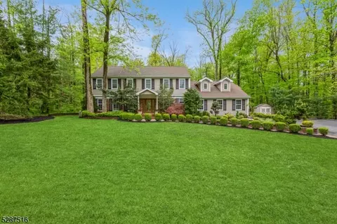 31 Upper Warren Way, Warren, NJ 07059