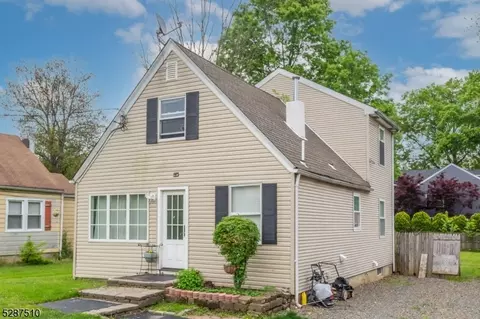 153 River Rd, East Hanover, NJ 07936