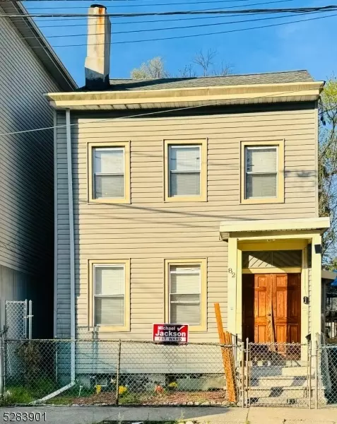 82 Arch St, Paterson, NJ 07522