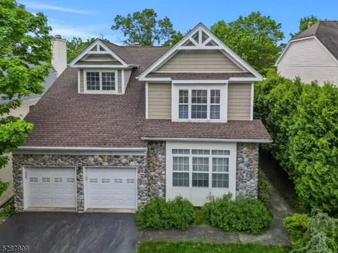 34 Skytop Rdg, Oakland, NJ 07436