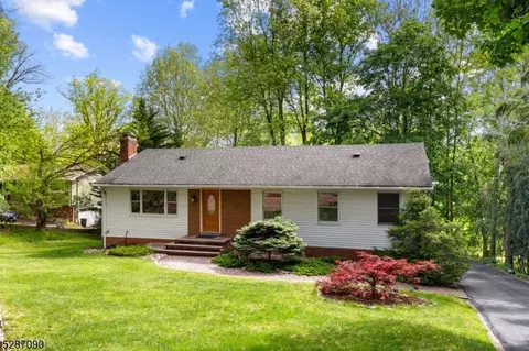 14 Amy Ct, Woodcliff Lake, NJ 07677