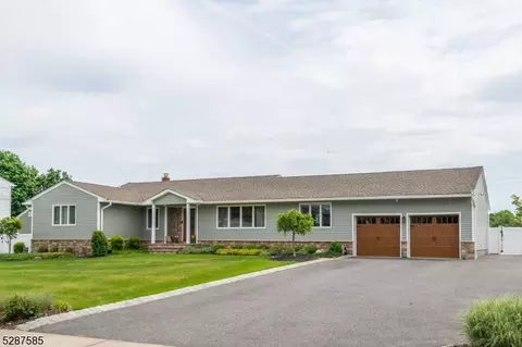 74 Pancake Hollow Dr, Wayne, NJ 07470 photo 2