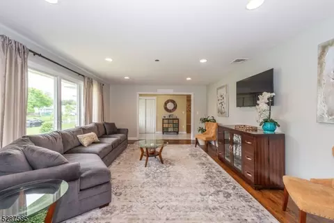 74 Pancake Hollow Dr, Wayne, NJ 07470 photo 6