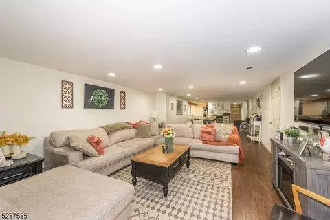 74 Pancake Hollow Dr, Wayne, NJ 07470 photo 25