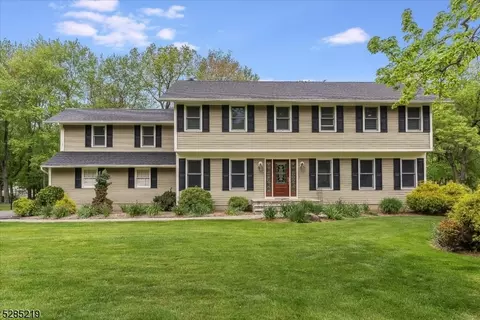 93 Meadowbrook Rd, Randolph, NJ 07869